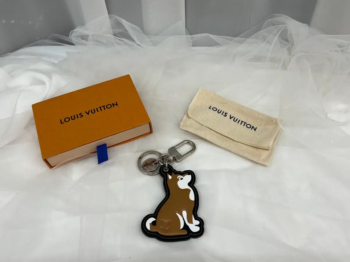 Louis Vuitton ルイヴィトン 柴犬 犬 キーホルダー バッグチャーム