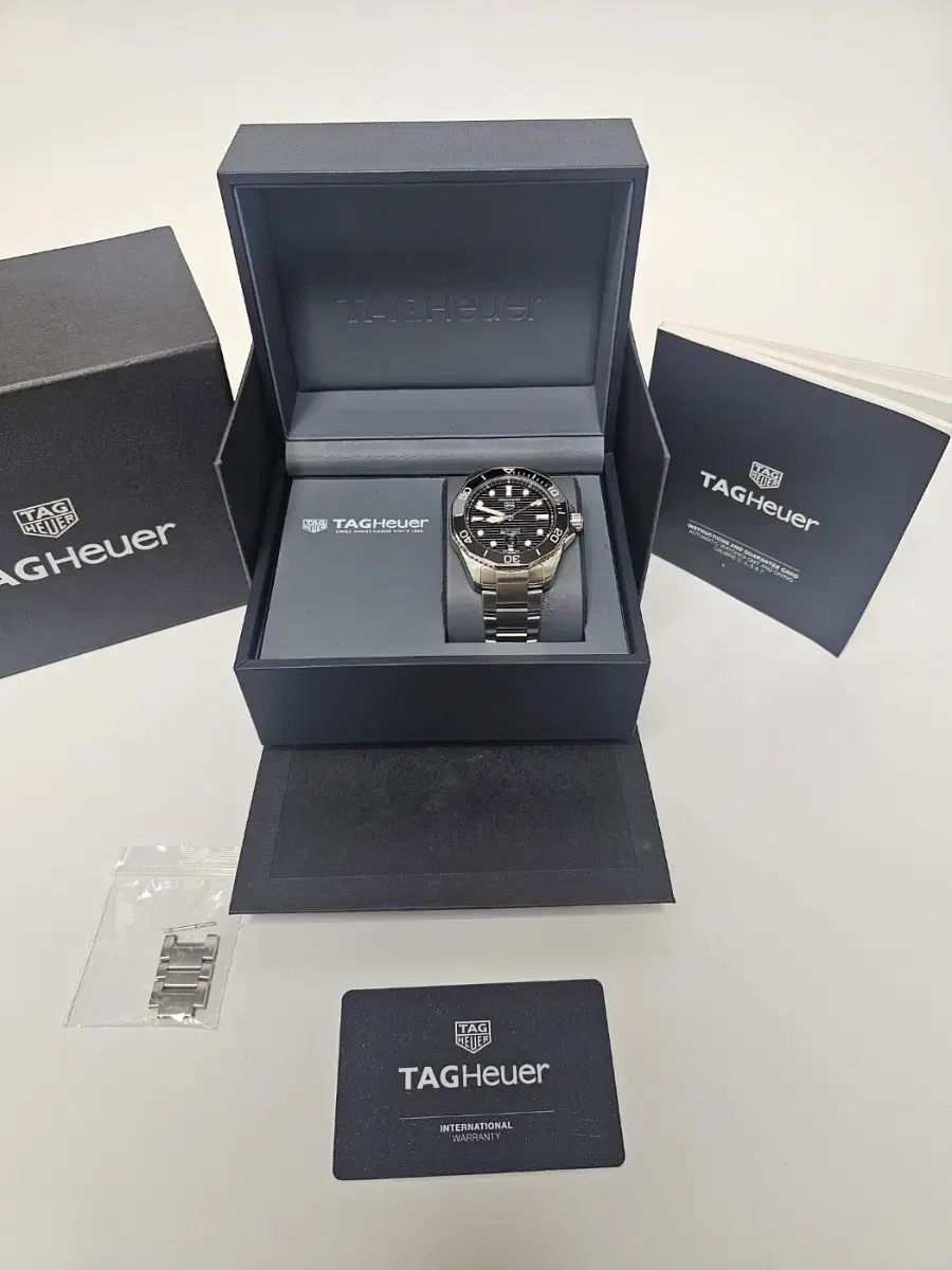 タグ ホイヤー アクアレーサー 300 セラミックベゼル キャリバー5 オートマチック ウォッチ 43 mm