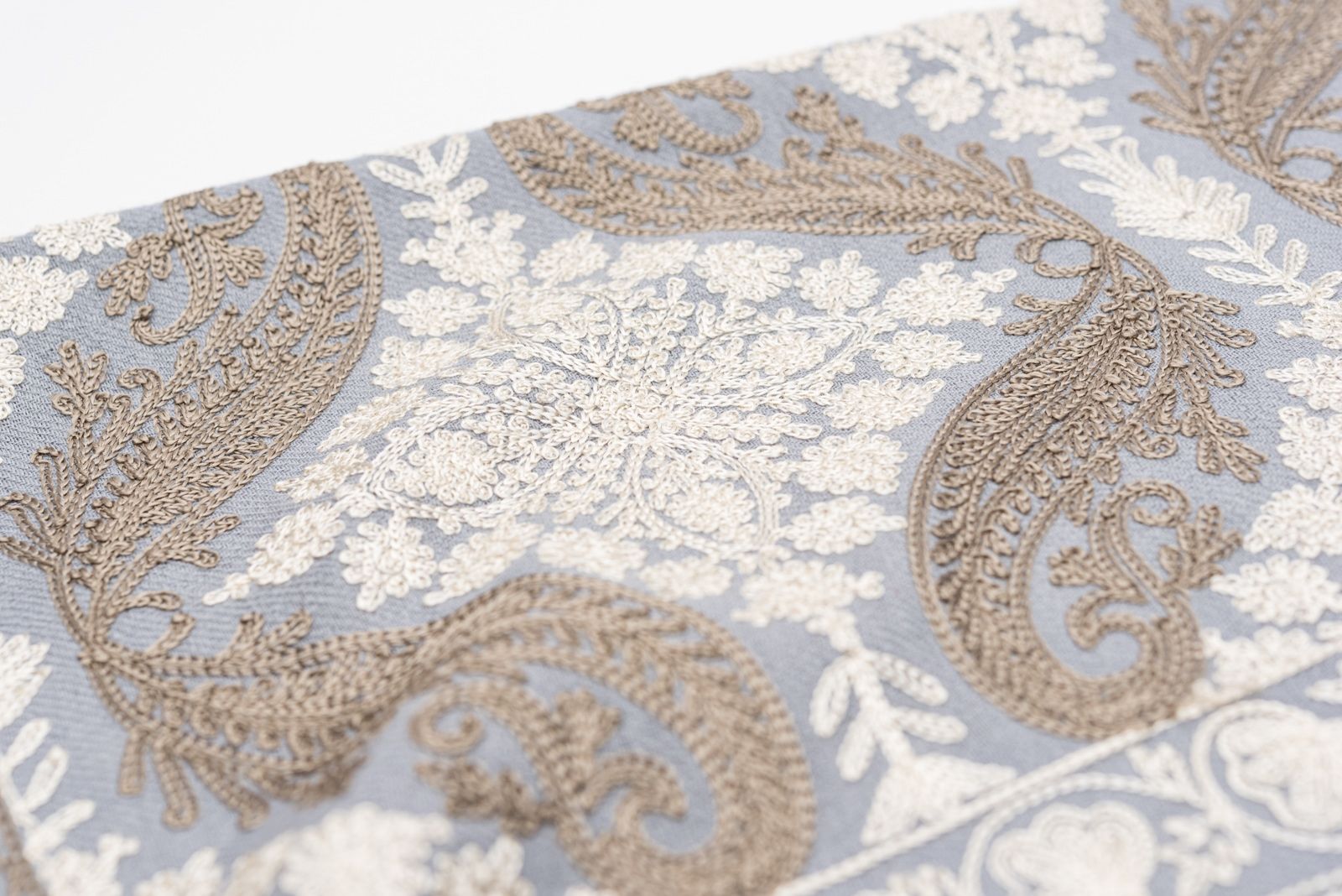 ウール100％大判ショール カシミール刺繍