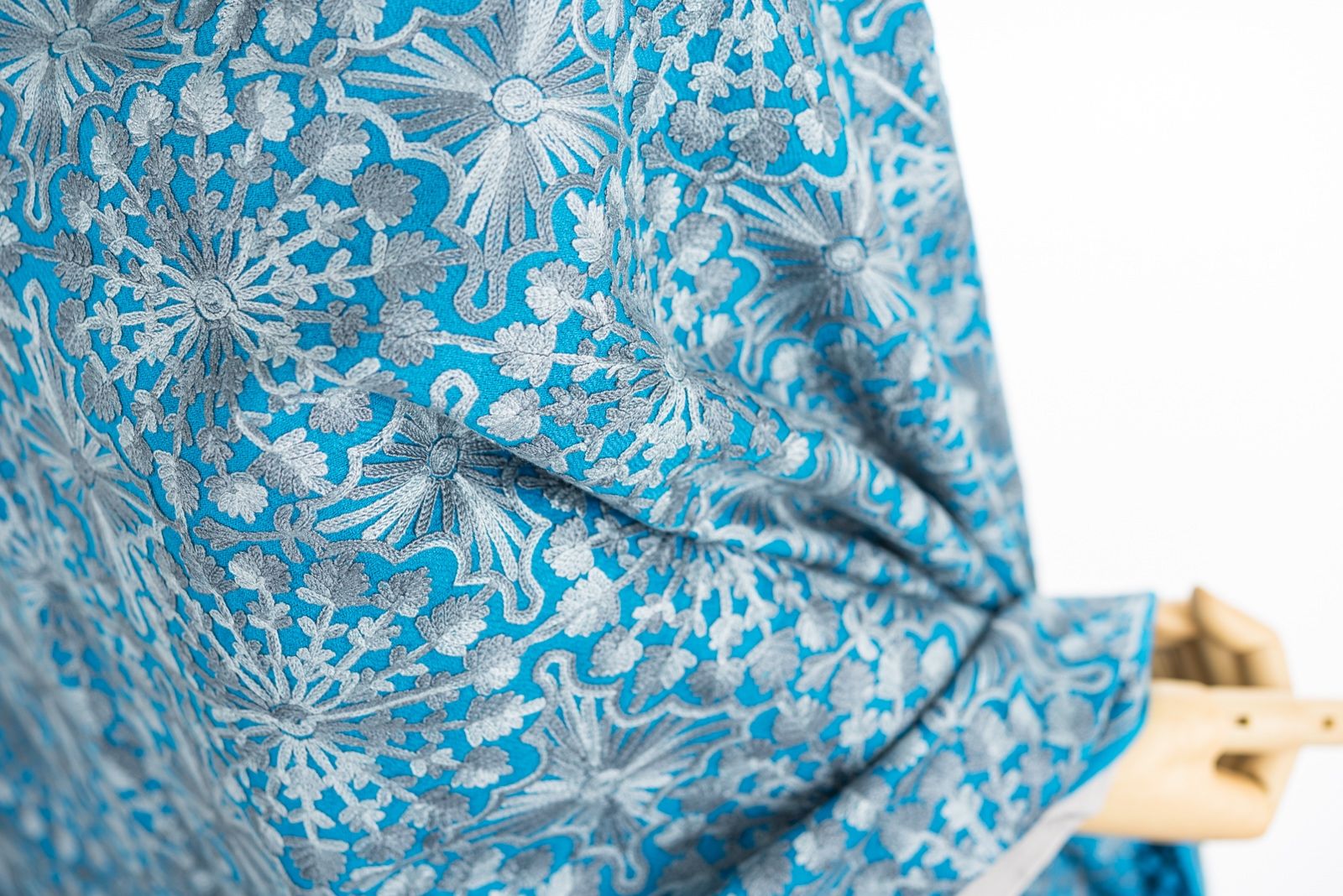 ウール100％大判ショール カシミール刺繍