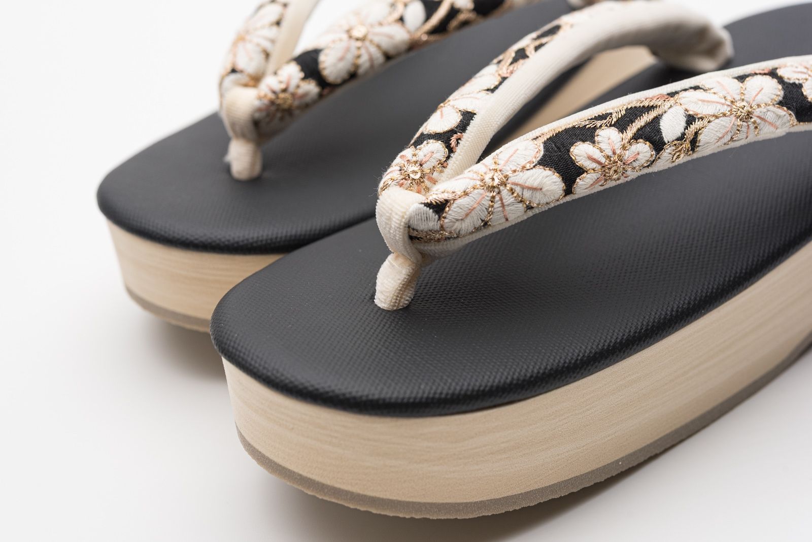  F インド刺繍鼻緒 EVA草履 白花×黒台 草履 和装履物