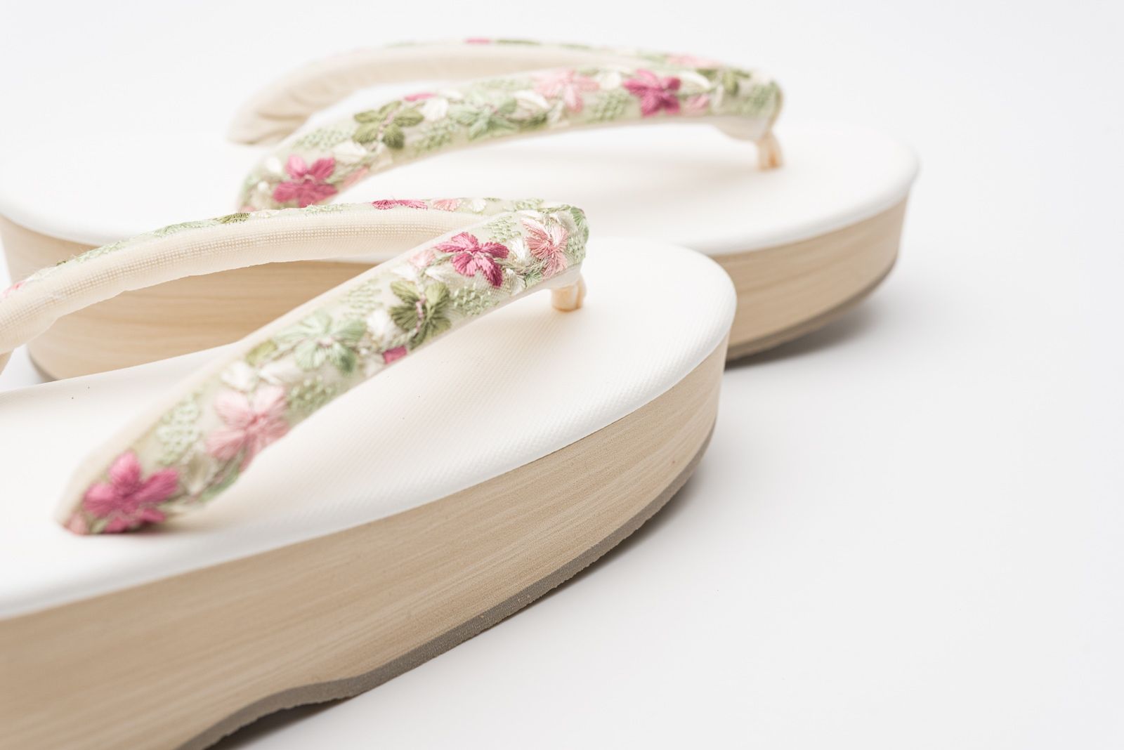  F インド刺繍鼻緒 EVA草履 ピンク＆緑花 白台 草履 和装履物