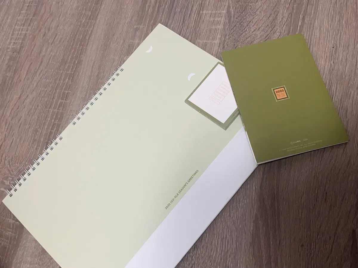 여자 アイドゥル シーズングリーティング 2020 カレンダー