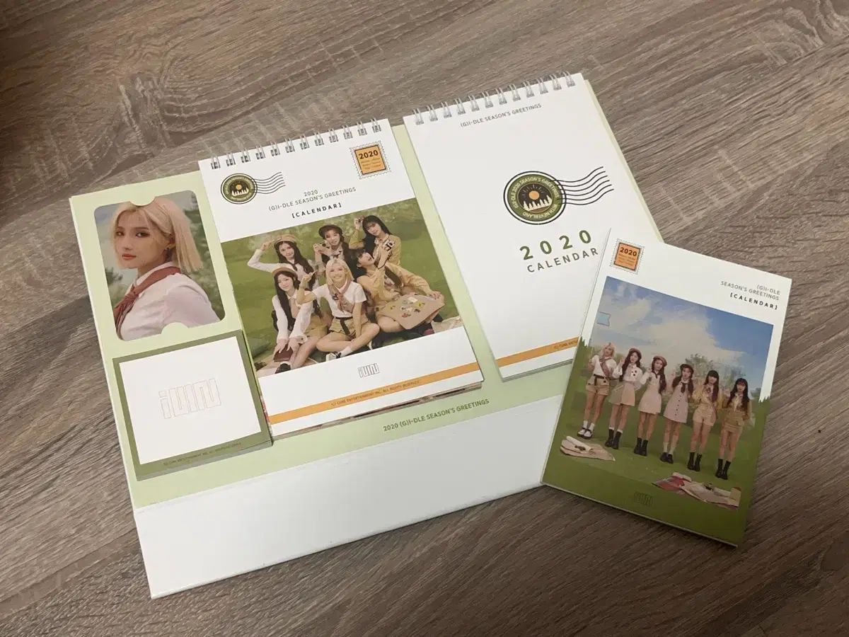 여자 アイドゥル シーズングリーティング 2020 カレンダー