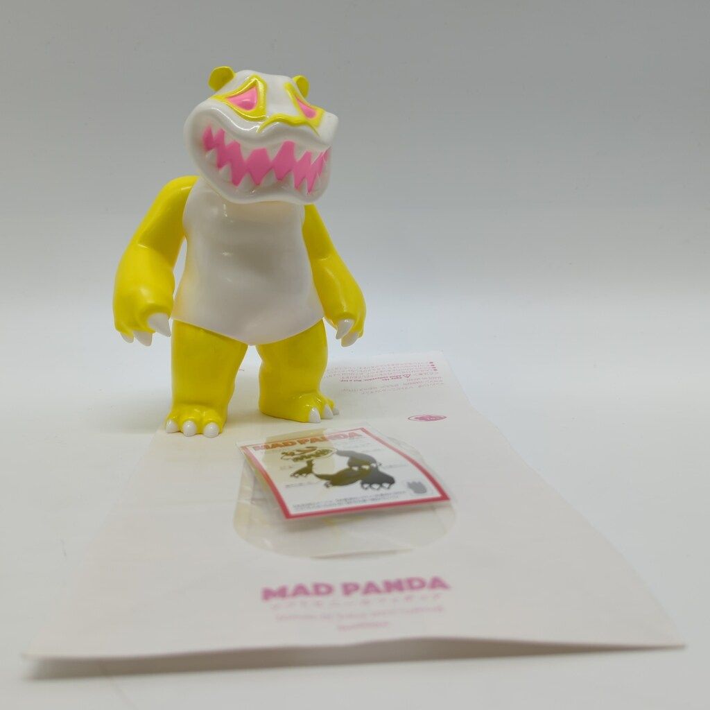 【真作・代表作】 木彫彩色 「おすまし」 大町誠一 作 真作・代表作】 木彫彩色 「おすまし」 大町誠一 作