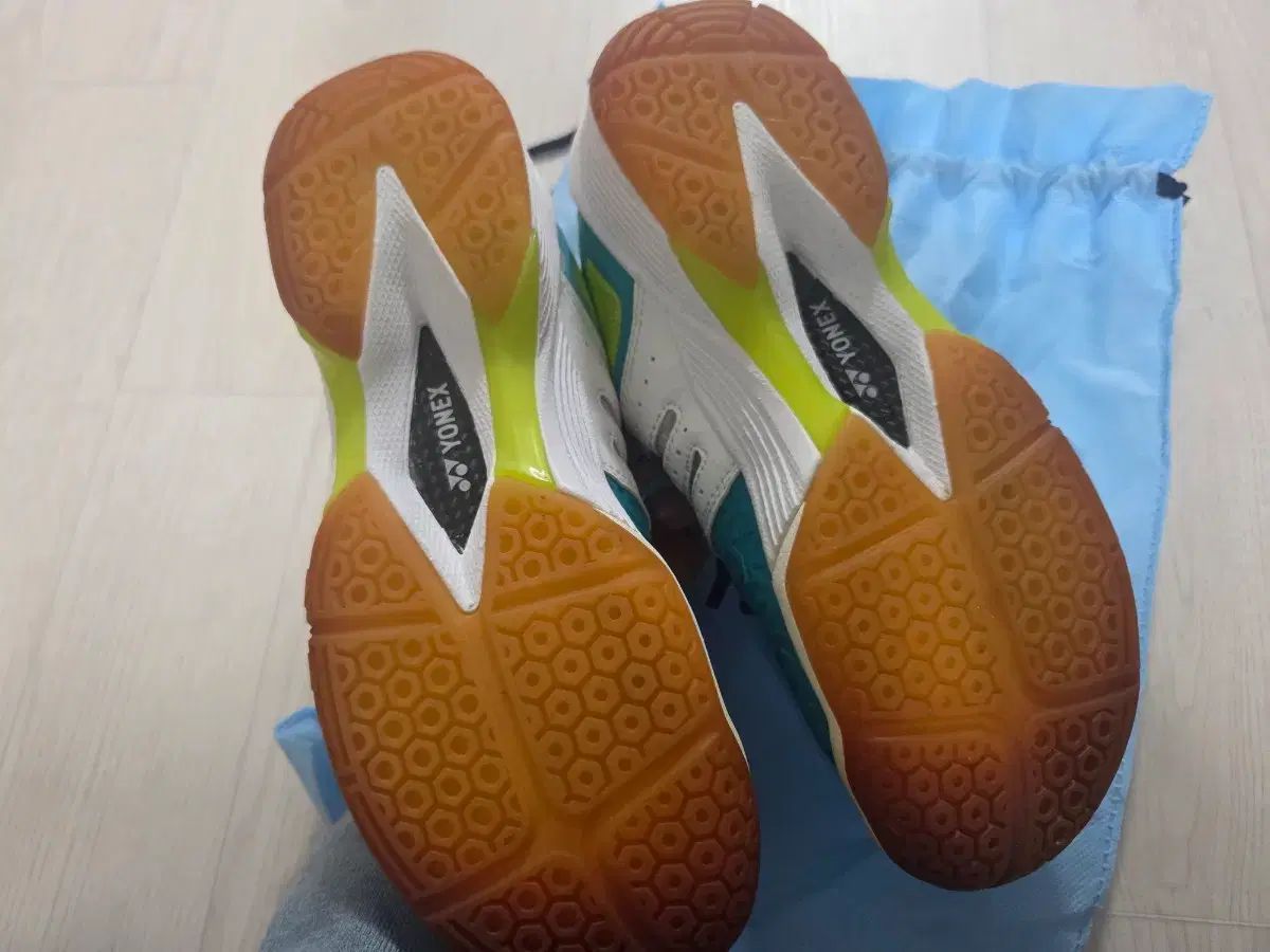 YONEX ヨネックス バドミントンシューズ 245 mm