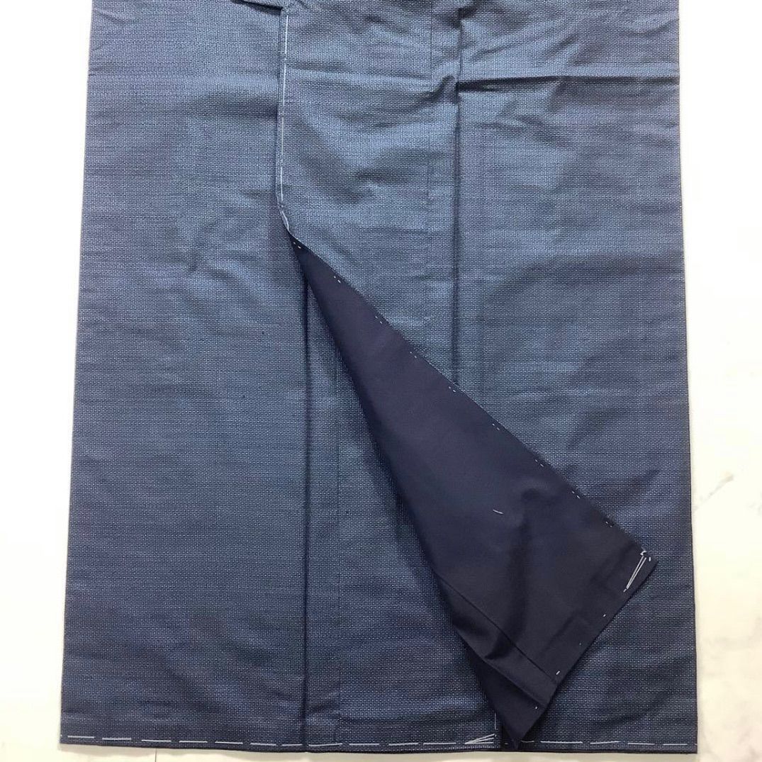 爽やかな【大島紬】　正絹　未使用　仕付け糸つき kimono+one⬛️男前屋⬛️未使用同然⬛️本場大島紬⬛️藍大島紬