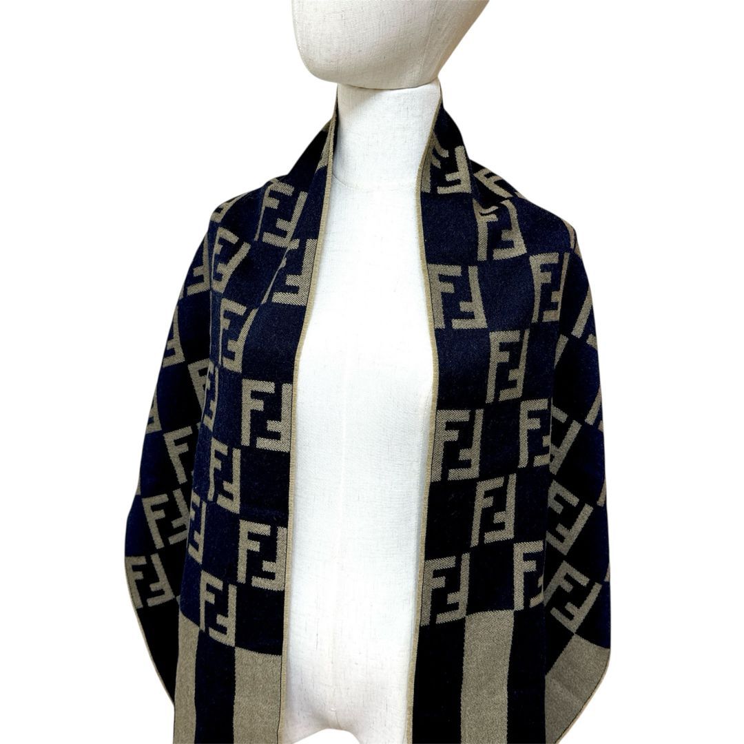 美品 FENDI フェンディ ズッカ柄 マフラー ストール 黒系 x カーキ系