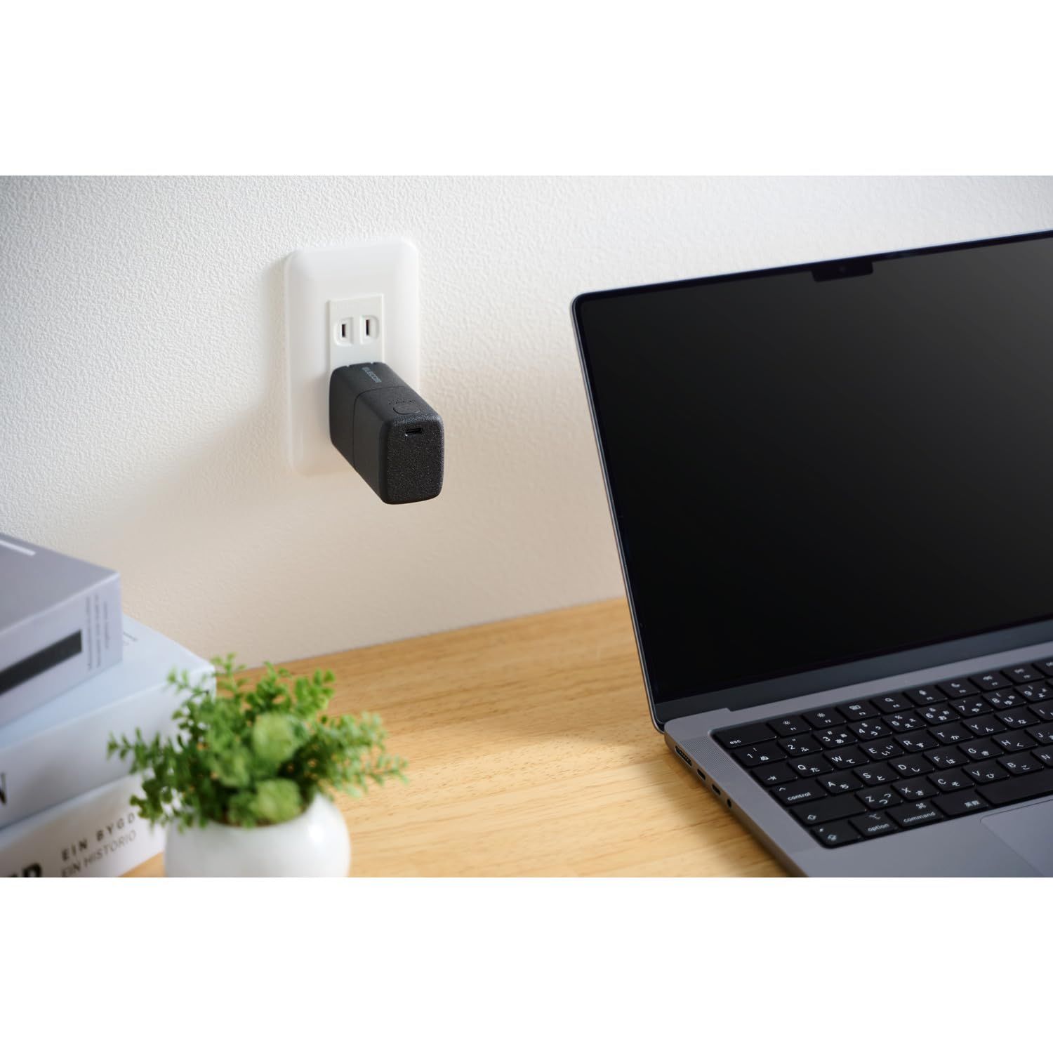 エレコム モバイルバッテリー 5000 mAh AC時30 W 20 コンセント一体型 Type C 1ポート おまかせ充電 まとめて充電 PSE技術基準適合 ブラック DE AC 09 BK