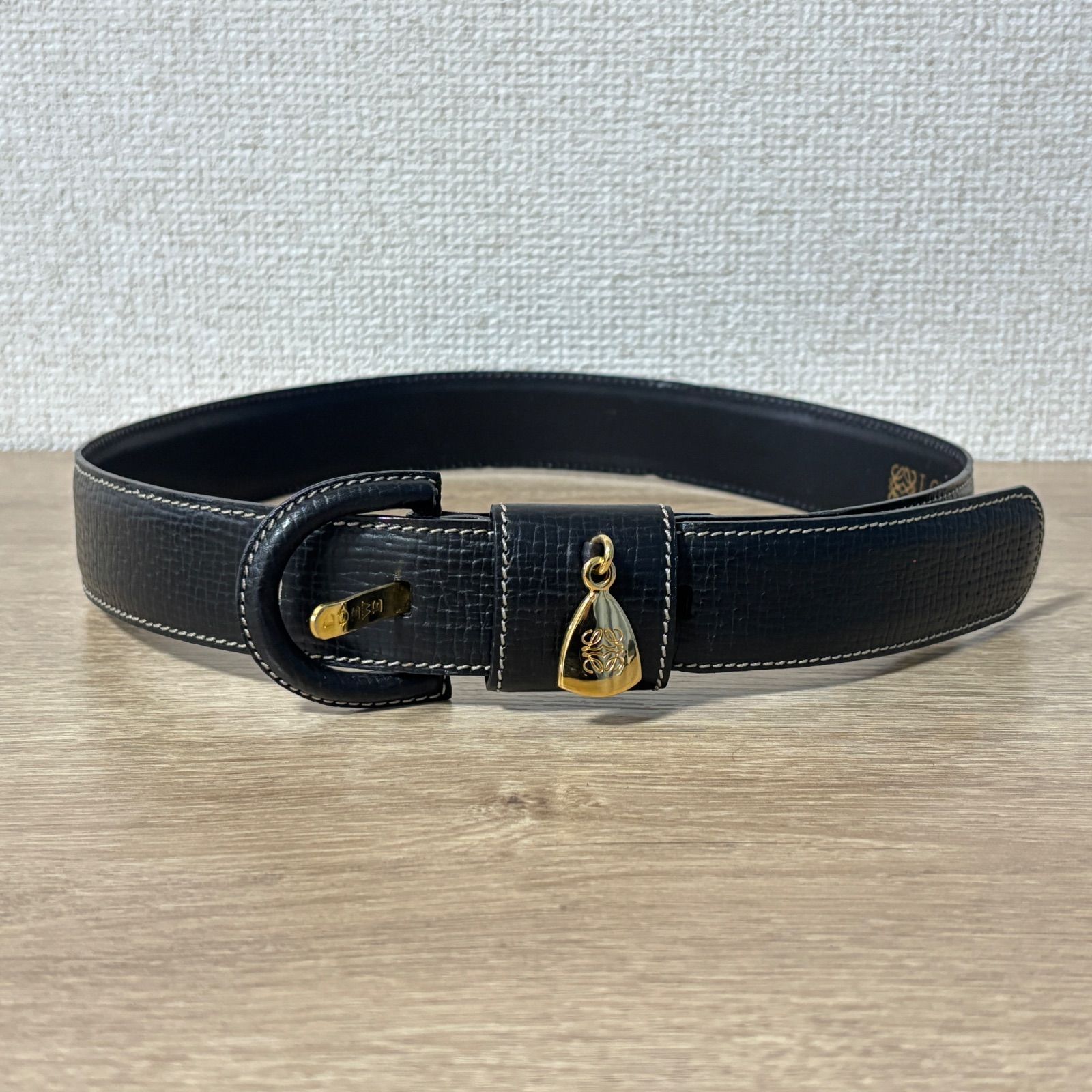 【美品☆激レア】ロエベ　ベルト　アナグラム　スタッズ　ゴールド金具　レザー　黒 ロエベアナグラム ロゴゴールド レザー ベルト ステッチ レディース