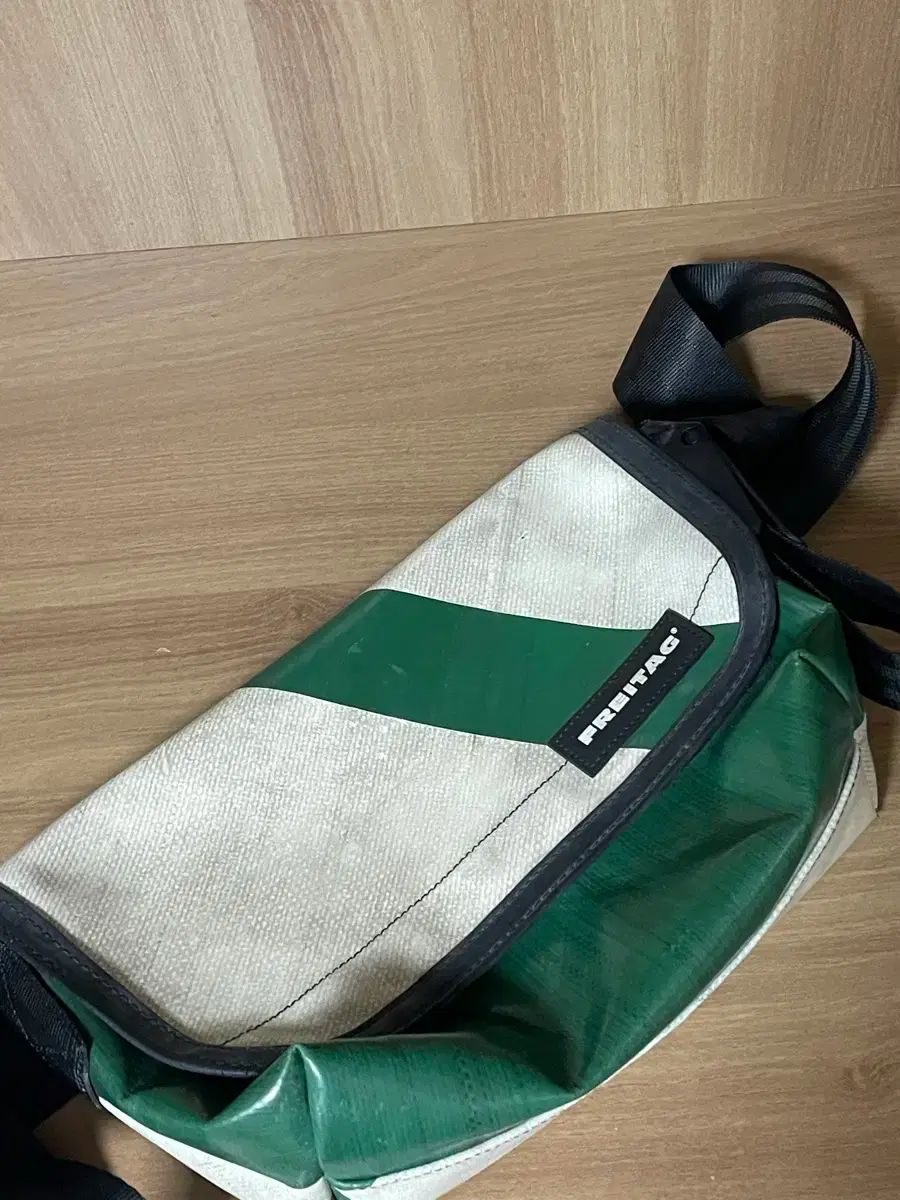 FREITAG メッセンジャーバッグ スタイルが合わず、数回しか使用してい