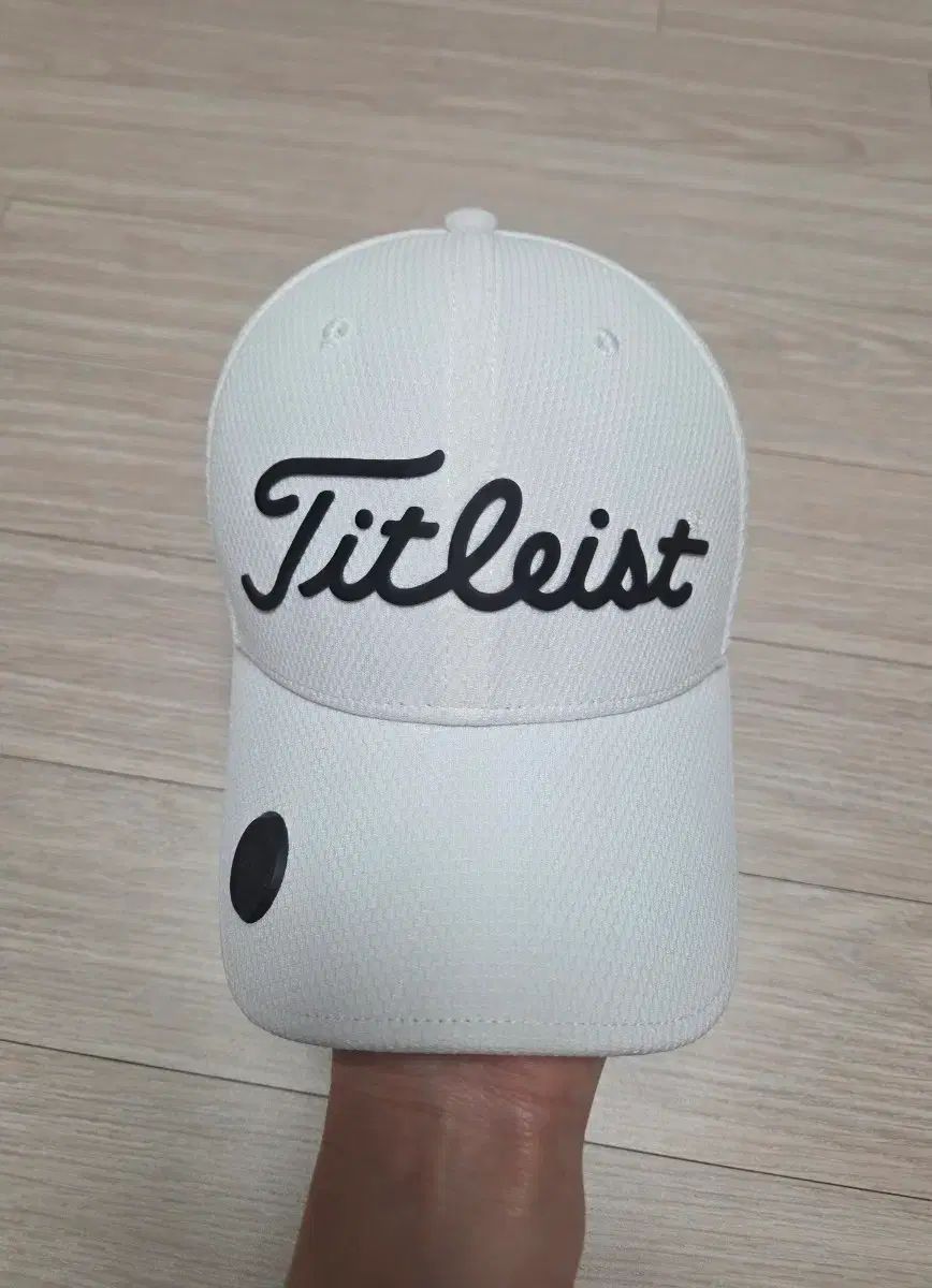 Titleist(タイトリスト) 白 帽子 ゴルフ サンバイザー サンキャップ ベースボールキャップ ボールマーカー デザイン
