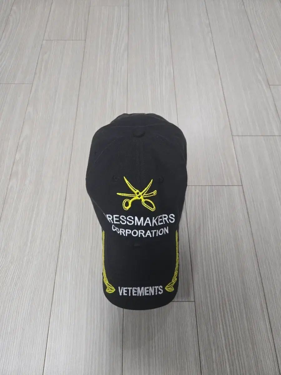 VETEMENTS ヴェトモン Dressmakers ベースボールキャップ ブラック 