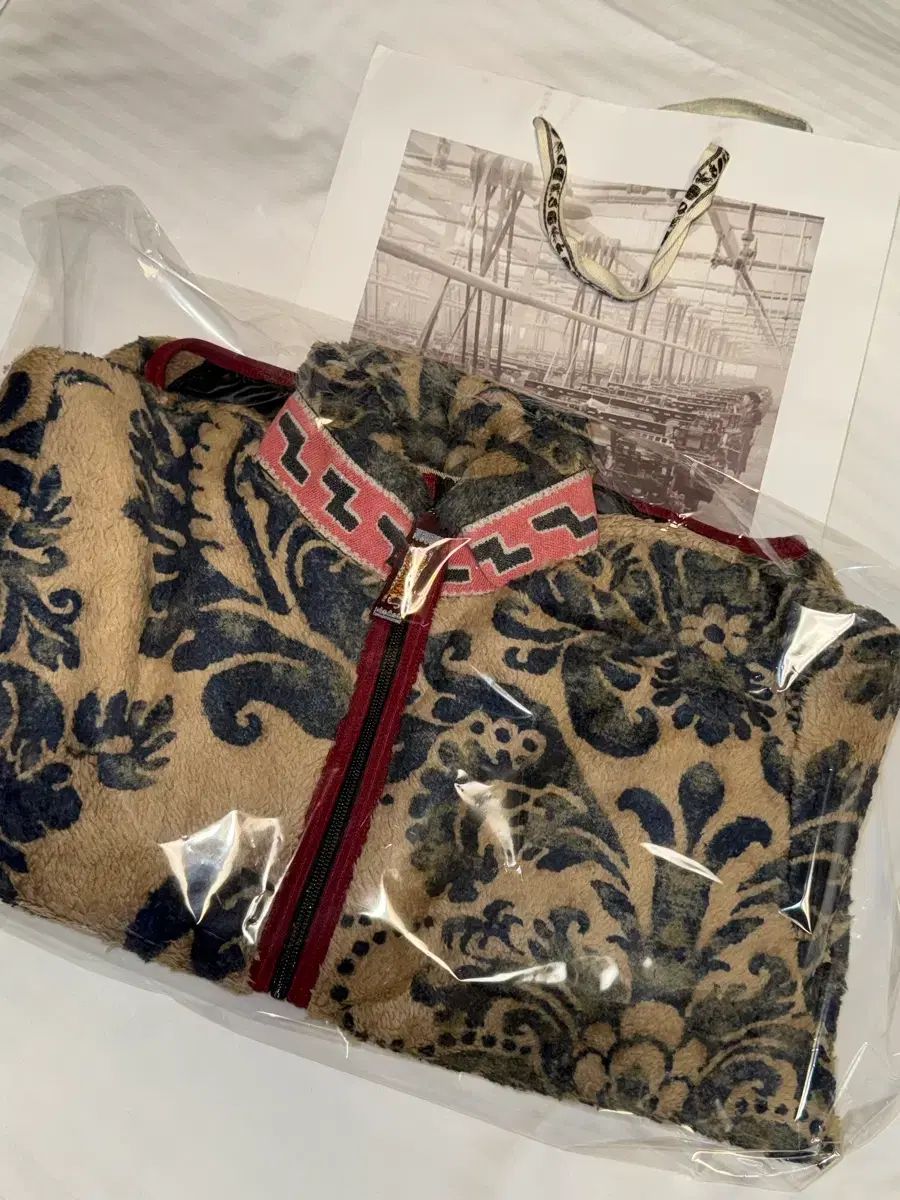 キャピタル ダマスク パータン マリア フリース ジャケット