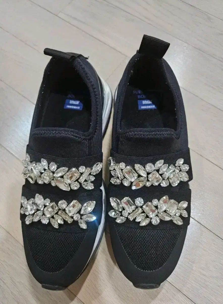 シューコンマボニー キュービック スリッポン