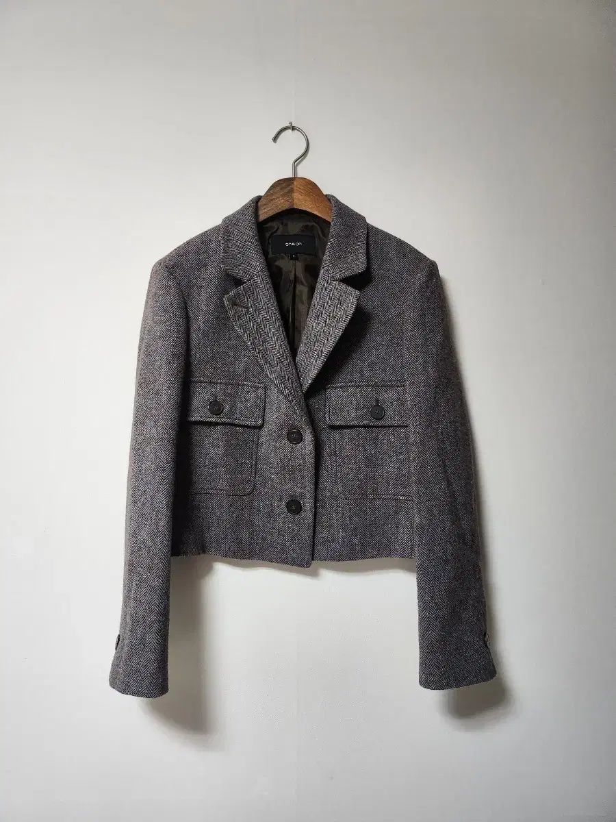 オンアンドオ ウール100 クロップド ヘリンボーン ジャケット