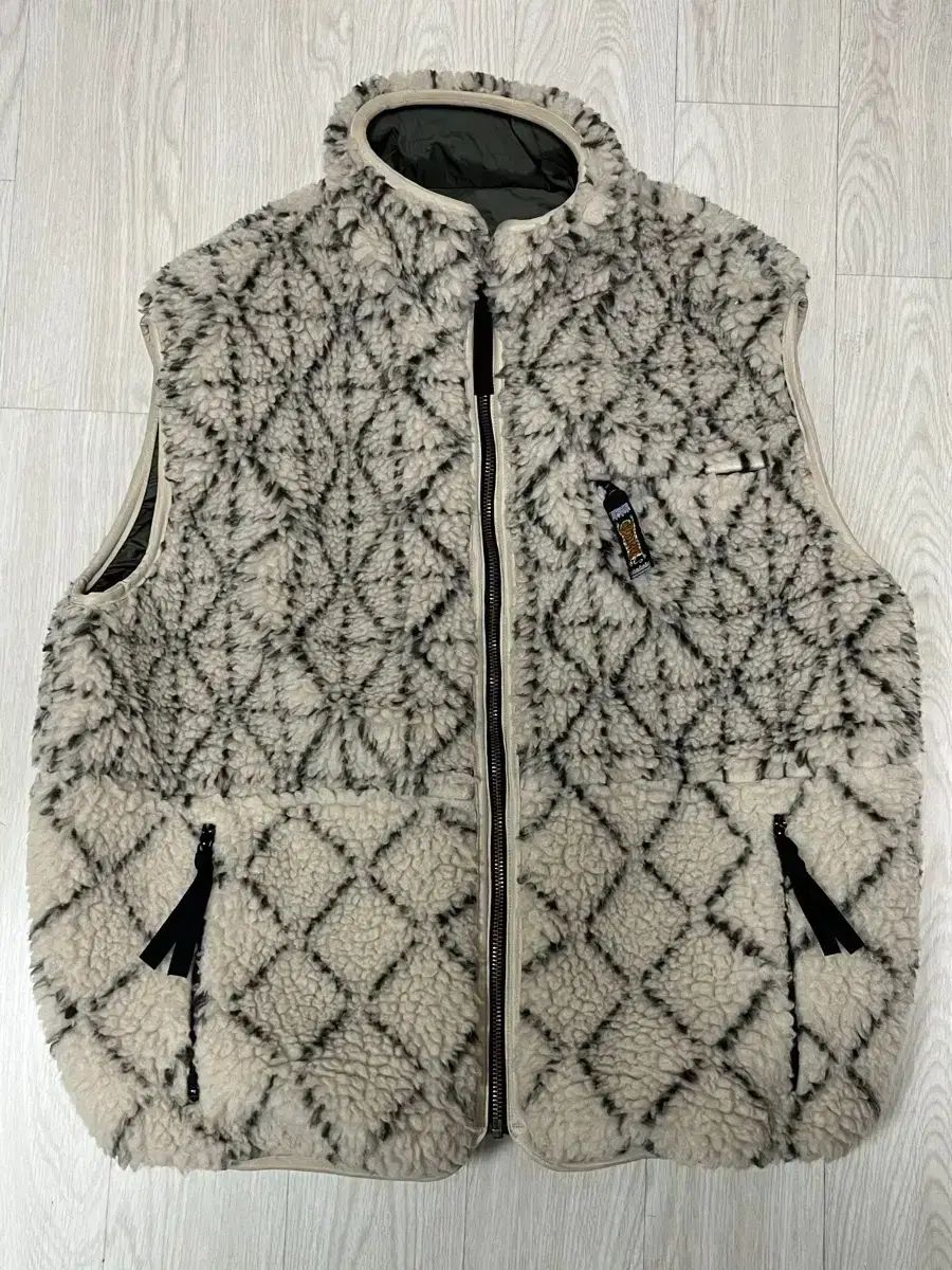 4 キャピタル刺し子ボア フリース リバーシブル ベスト キナリ