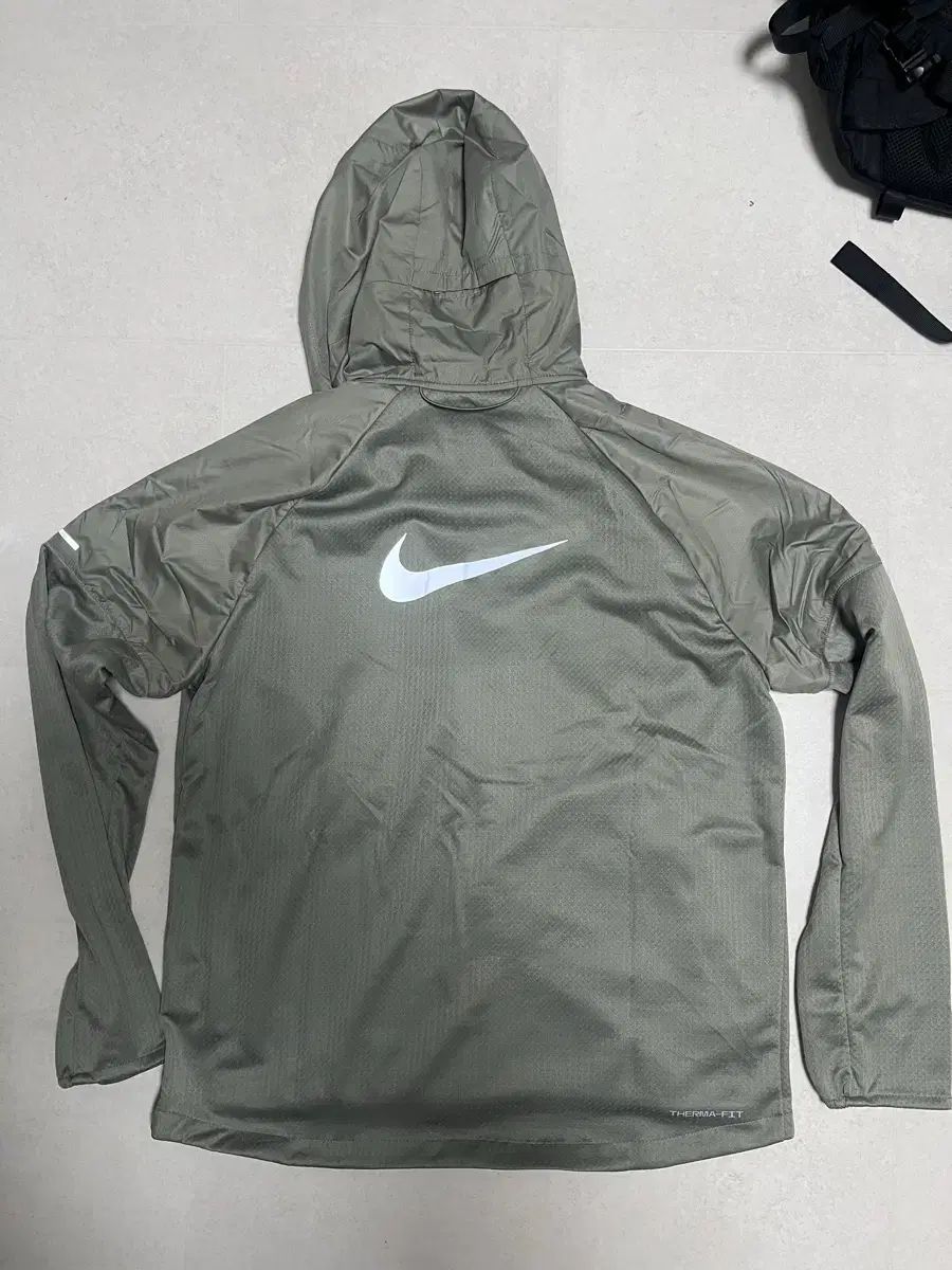 ナイキ サーマフィット ランニングジャケット