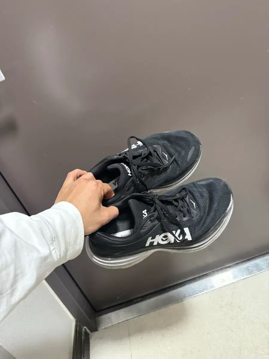 HOKA ONE ボンダイ8 ブラック 4 E 足囲広めの方