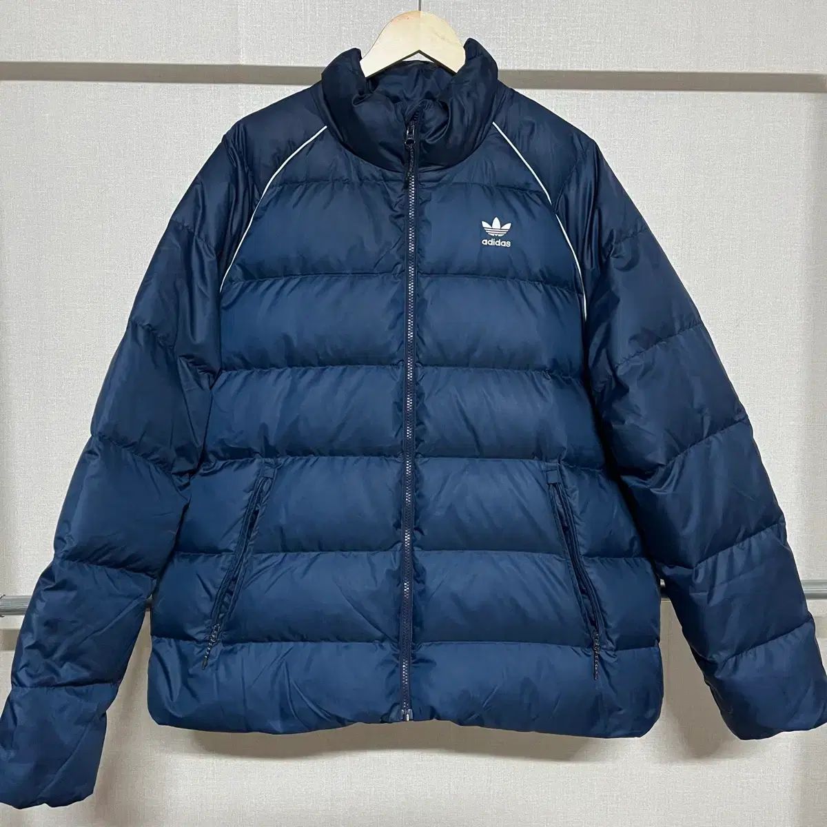 アディダス ネイビー ダウンジャケット - メルカリ