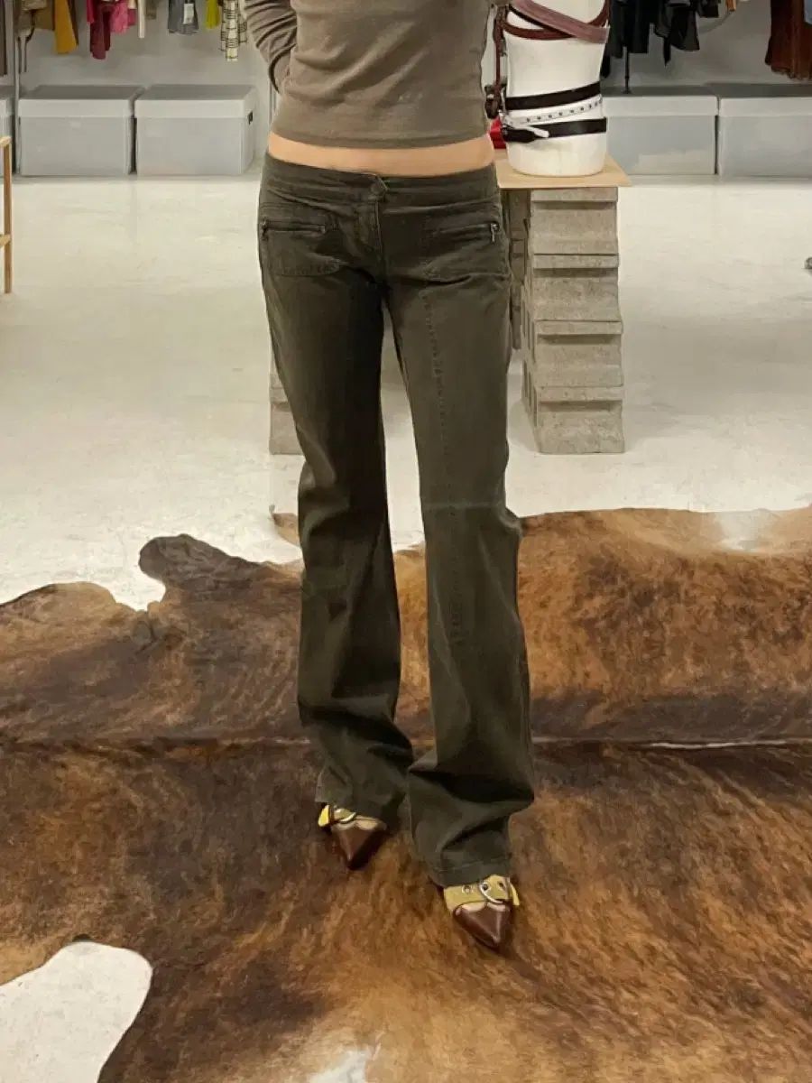 GUESS y 2 k ローライズブーツカットパンツ