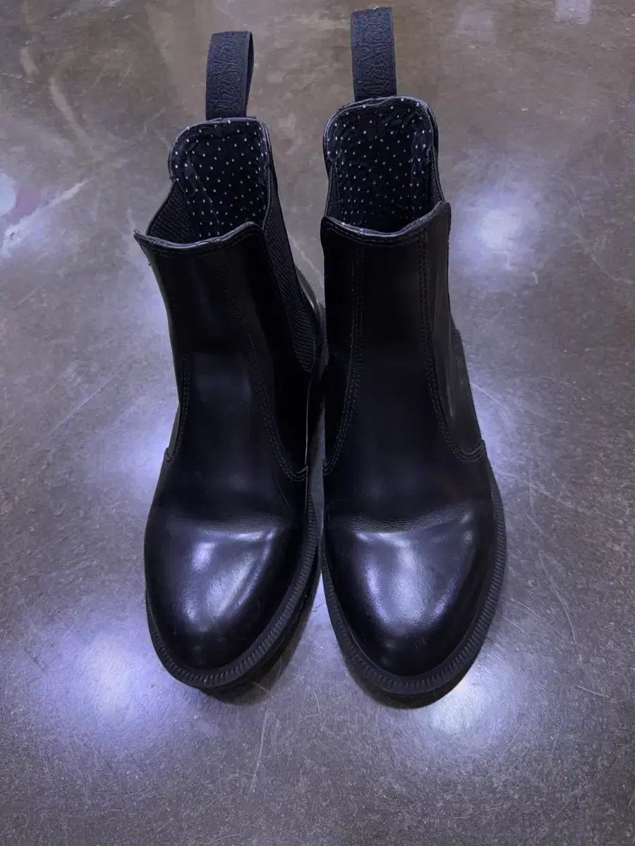 DR. MARTENS ドクターマーチン チェルシーブーツ フローラ ブラック 230