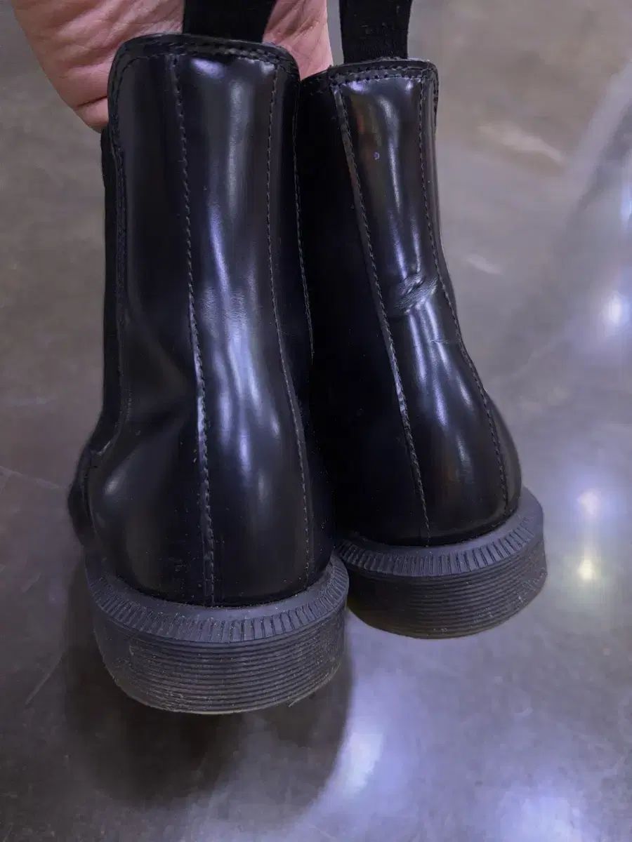  DR. MARTENS ドクターマーチン チェルシーブーツ フローラ ブラック 230 その他 ブーツ