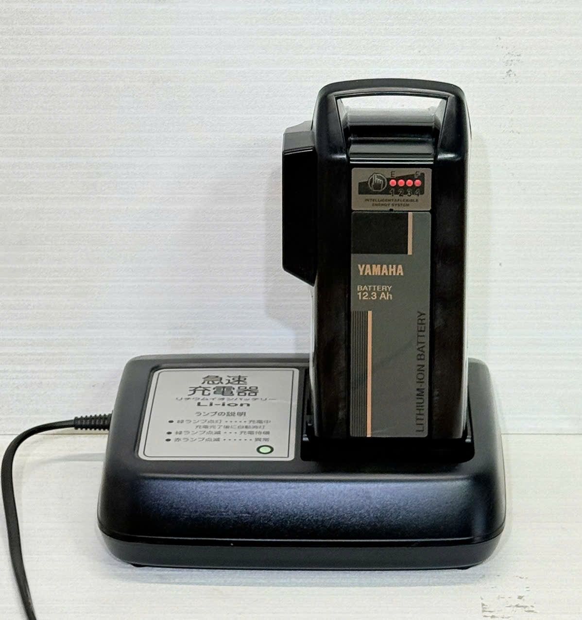 新品　YAMAHA電動自転車　バッテリー12.3Ah YAMAHA （充電器付） ☆送料込☆ 12.3AH YAMAHA 電動自転車バッテリーと充電器セット - メルカリ