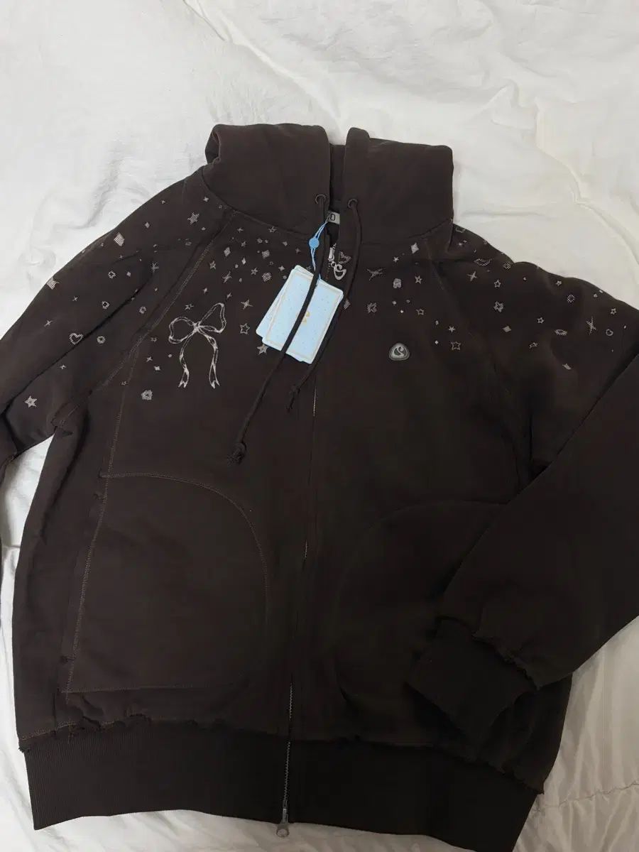 コイッセイオ トゥインクル TWINKLE フードジップアップ WHO