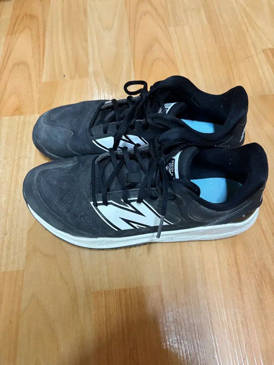 ニュー ンス 人工芝用シューズ