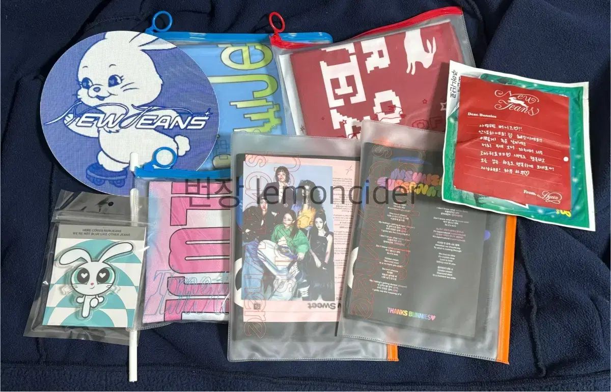 NewJeans ニュージーンズ ニュジ スローガン Attention SUPER NATURAL