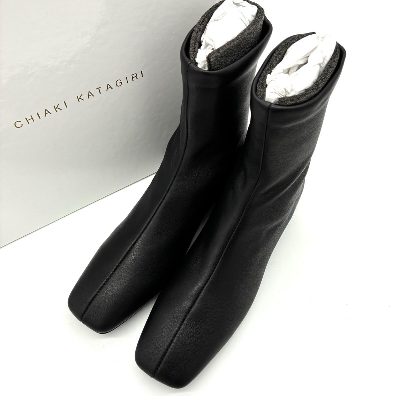 新品未使用品✨ CHIAKI KATAGIRI フロントジップブーツ 23.5 新品未使用 】CHIAKI KATAGIRI チアキカタギリ 37 (23.5cm相当) 黒