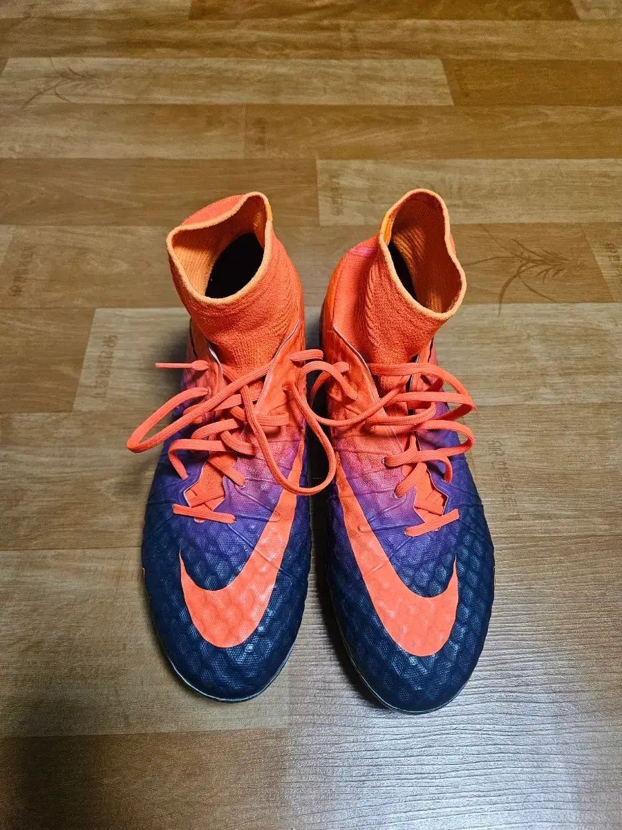 ナイキ ハイパーヴェノム 280