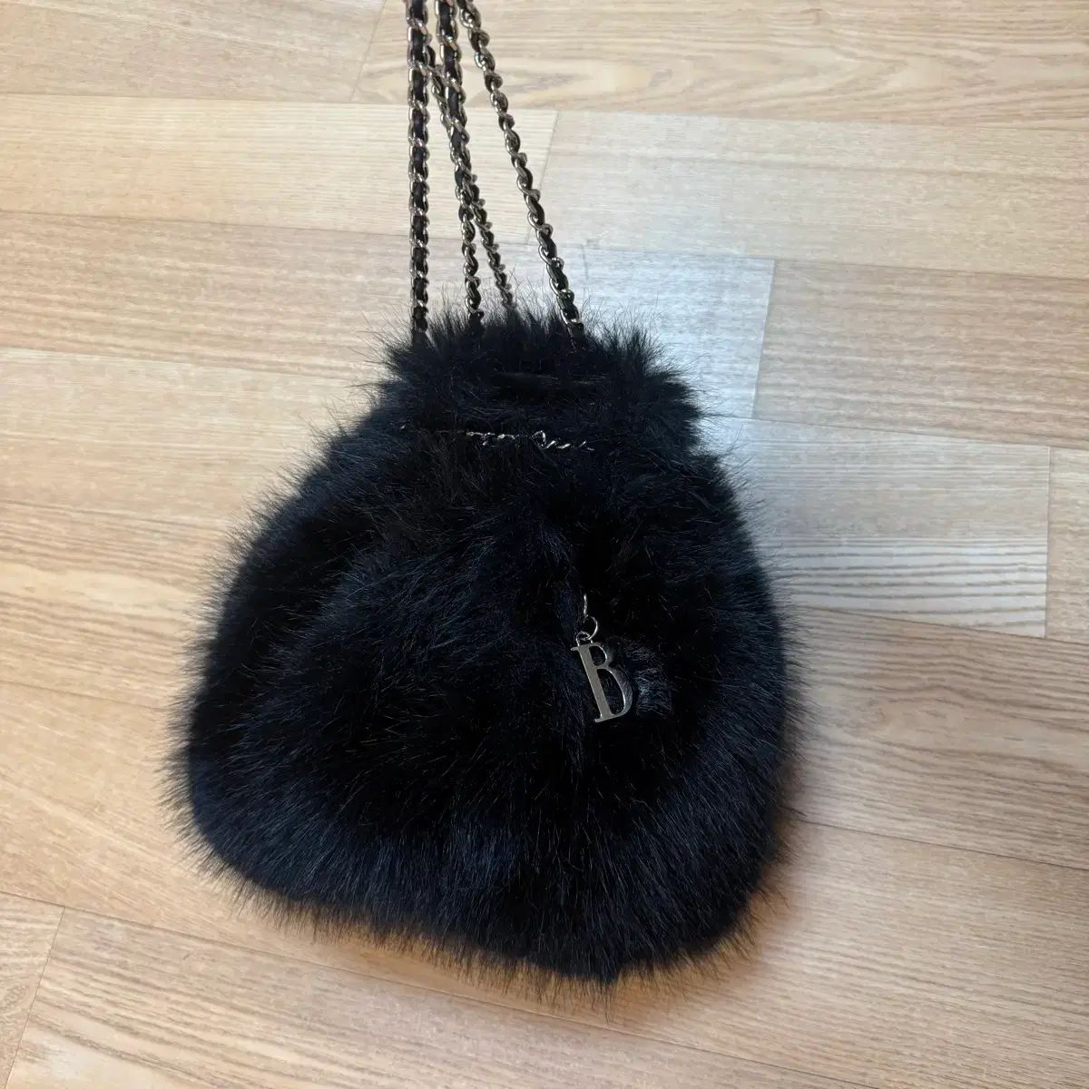 ザ バーネット ファー バケット バッグ ブラック チェーン