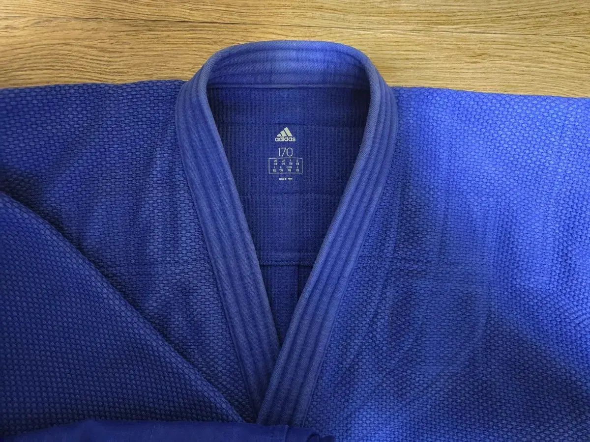 アディダス デニム色 ゴールド モデル 柔道着