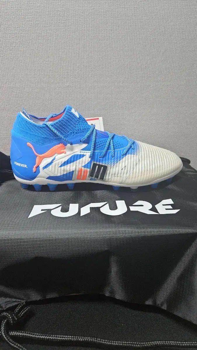 プーマ フューチャー 8 MG 270 最 サッカーシューズ