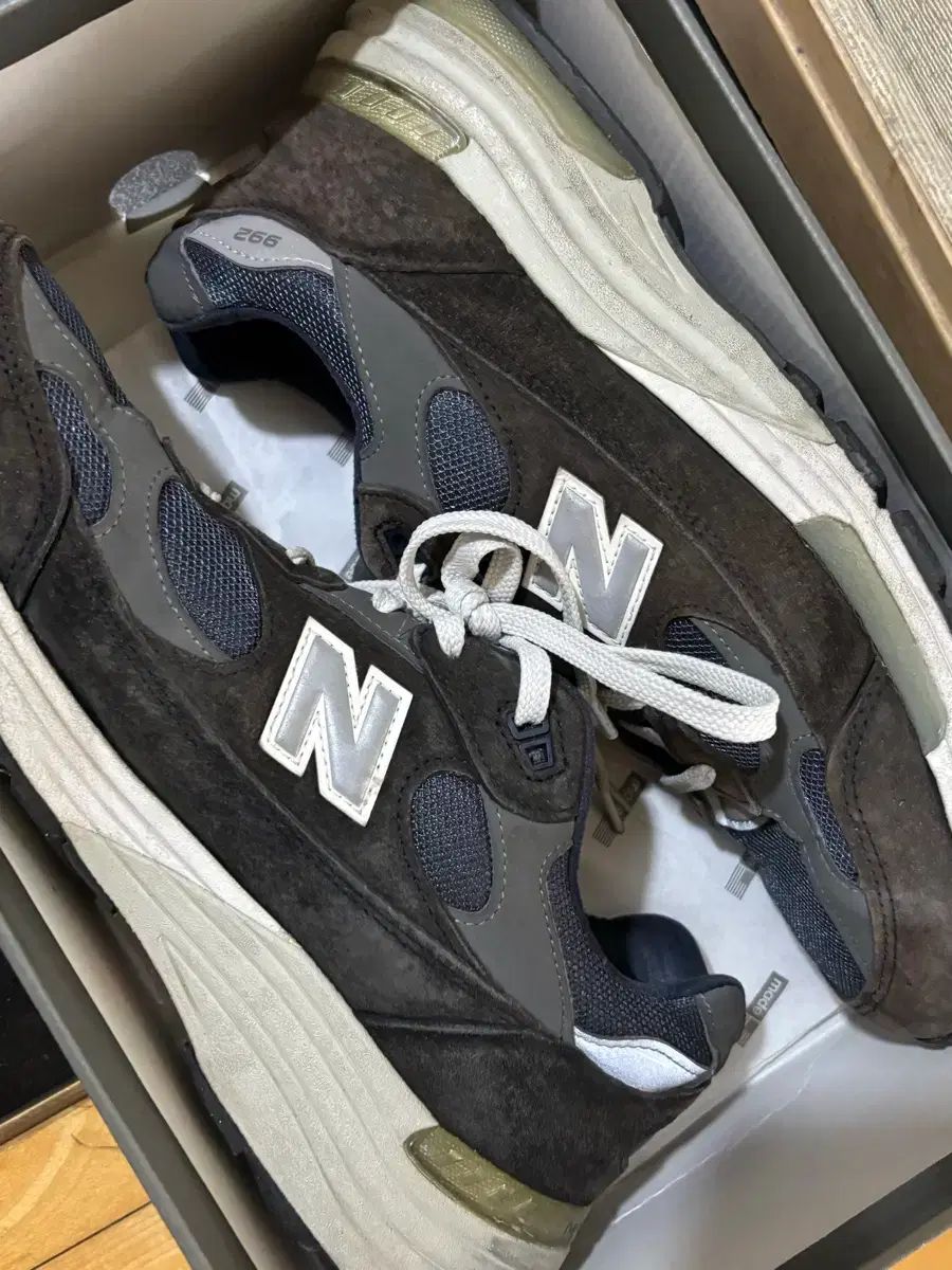 一点物・床の間】水墨奔馬図 公式 掛軸｜力強き筆致と静謐の余白