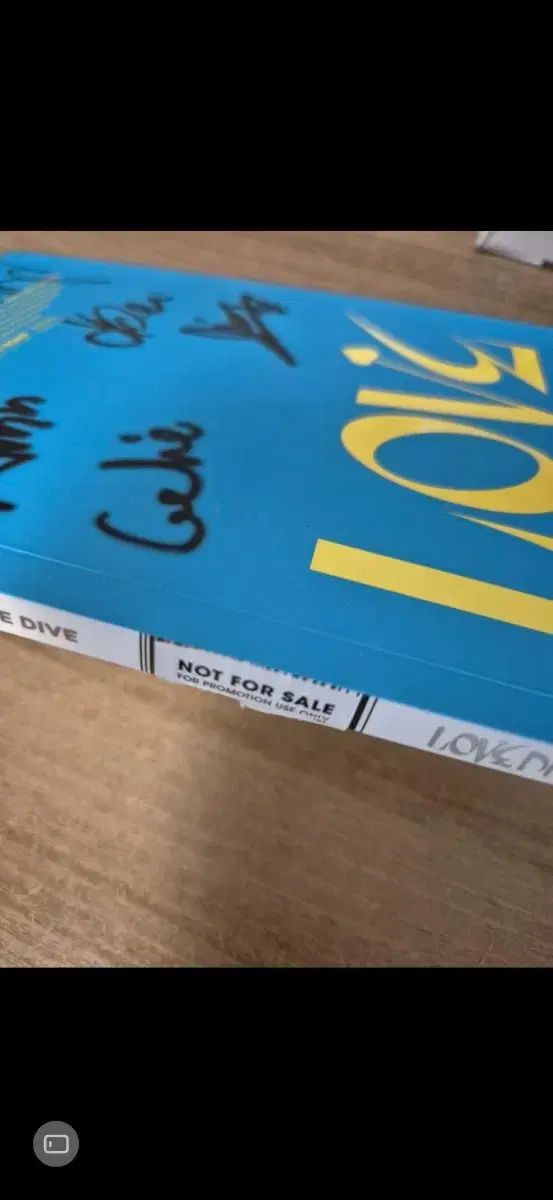  IVE アイヴ サイン入りアルバム その他 タレントグッズ