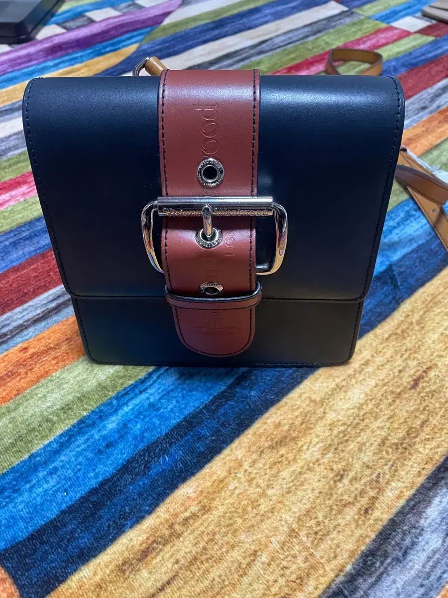 VIVIENNE WESTWOOD ブラック バックル ミニバック