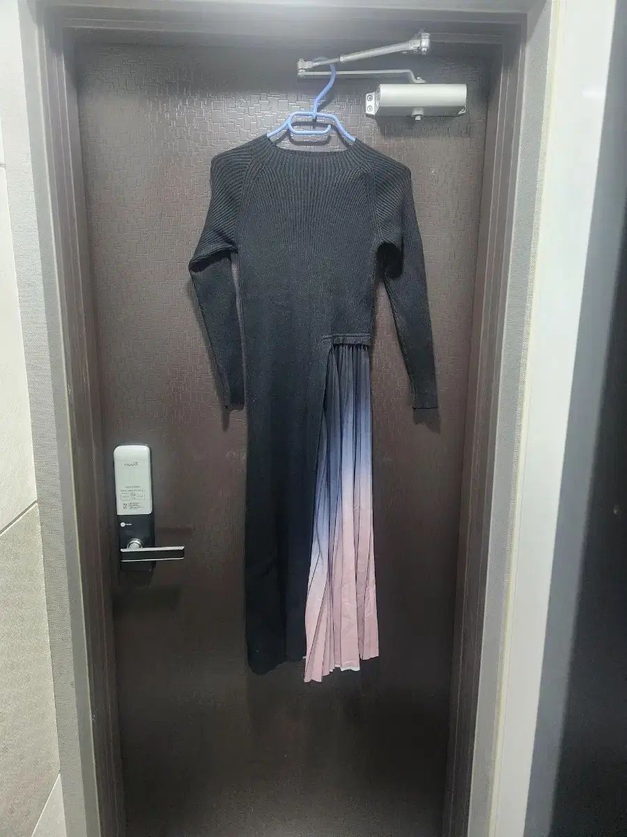 プリーツグラデーションニットワンピース