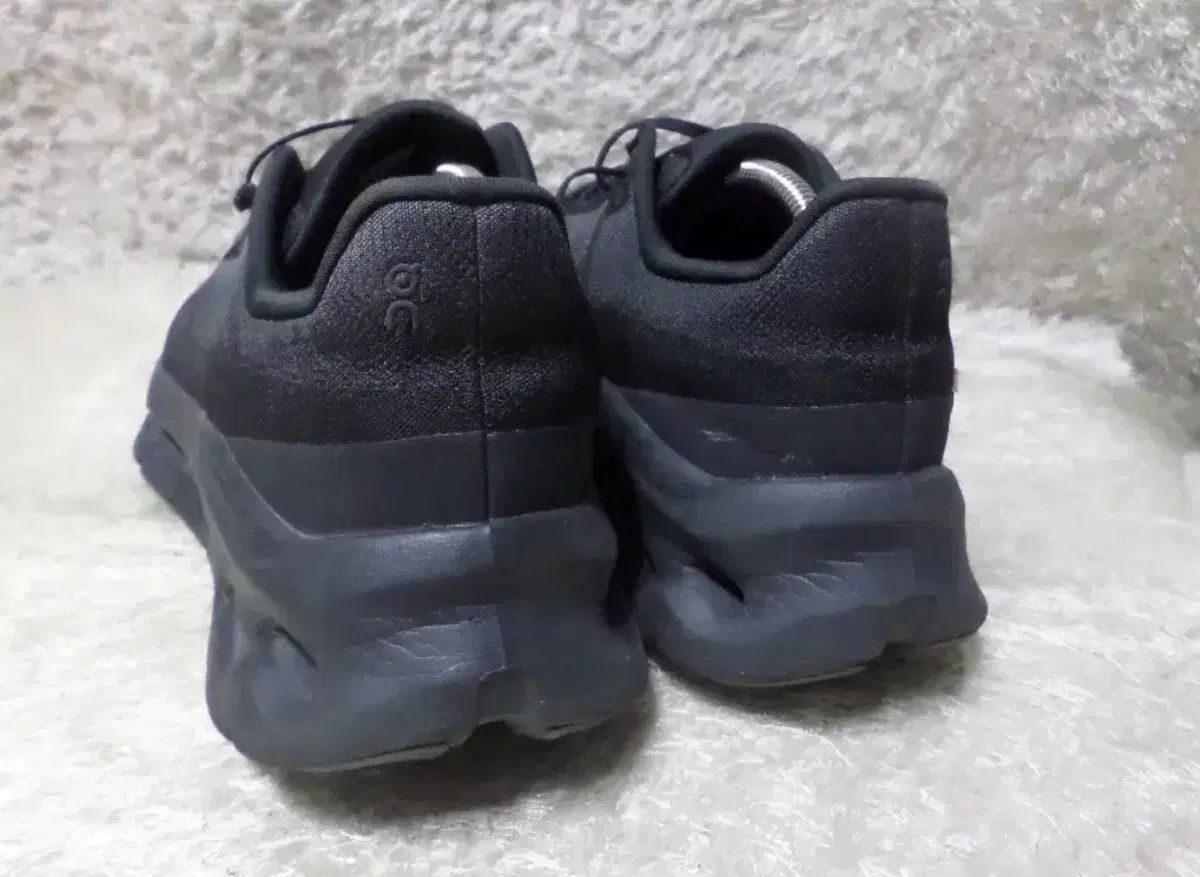  オンランニング クラウド ティルト 275 登山靴 トレッキングシューズ アウトドアシューズ