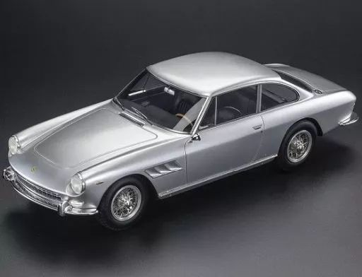 ミニカー 1 18 フェラーリ 330 GT 2 シルバー TOP 126 A