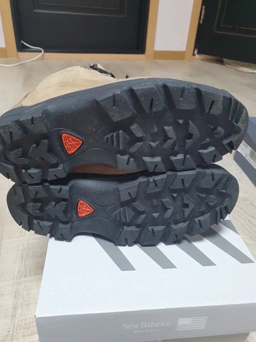 acg ハイキングシューズ