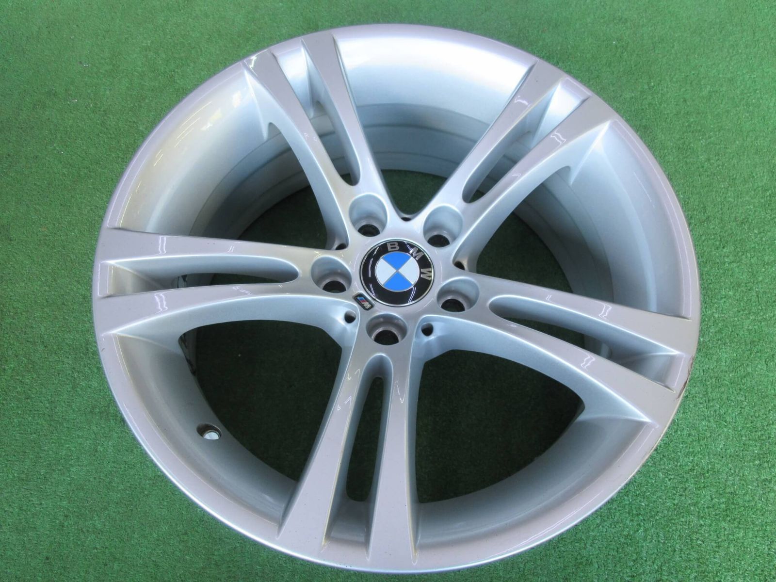 ＢＢＳ製 ＢＭＷ Ｅ６０系５シリーズ ホイール 8 J 18 5 H 120 14 目立った傷も無く程度良好です