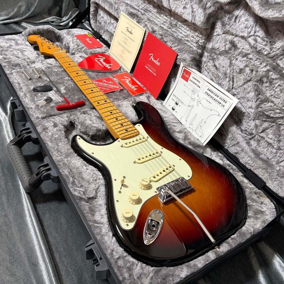 左利き用レフティーモデル Fender USA American Ultra Stratocaster ハードケース付 フェンダー アメリカン ウルトラ エレキギター