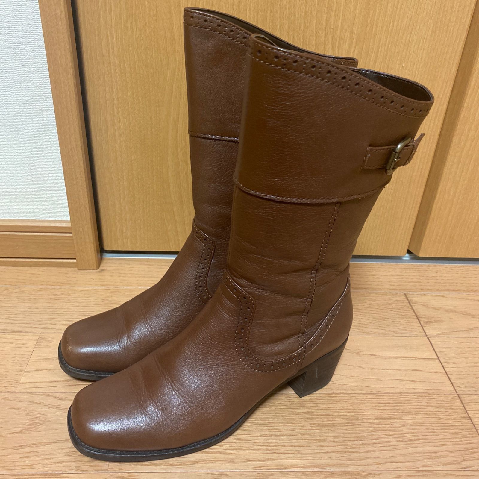 ライトブラウン