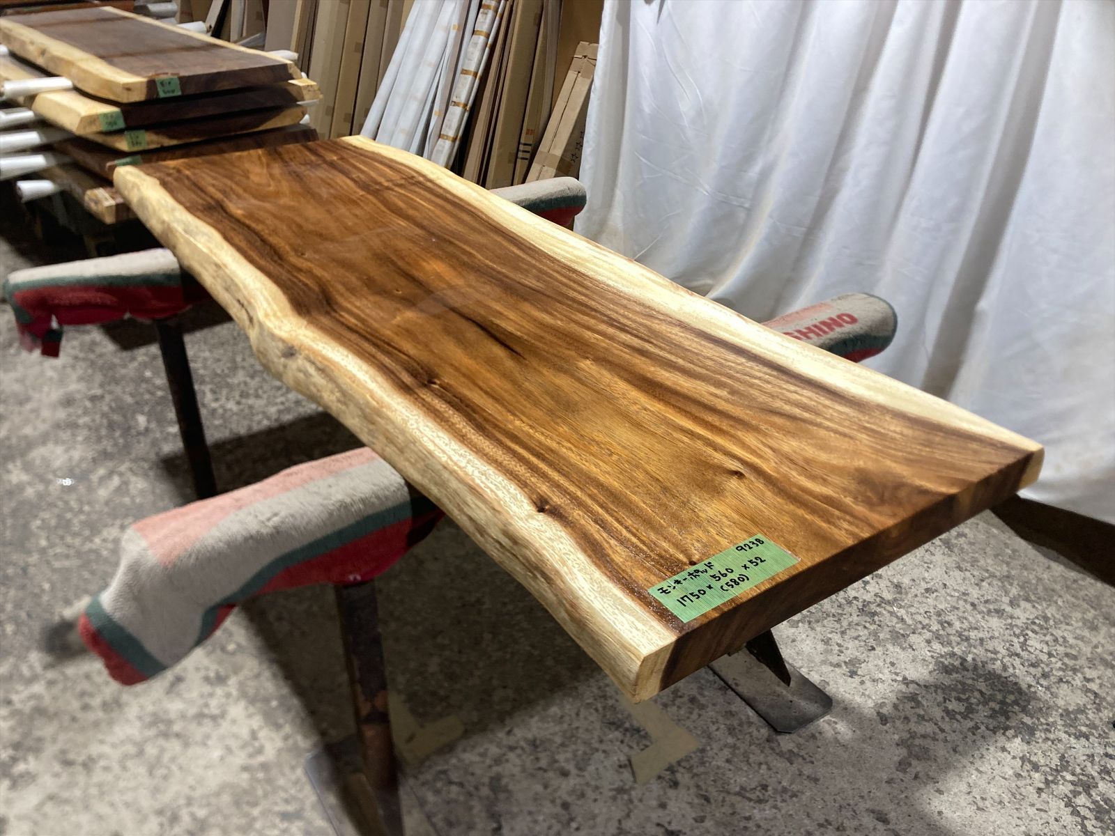 モンキーポッド9238 一枚板無垢 乾燥材 1750ｘ560ｘ52 mm カウンター センターテーブル ダイニングテーブル