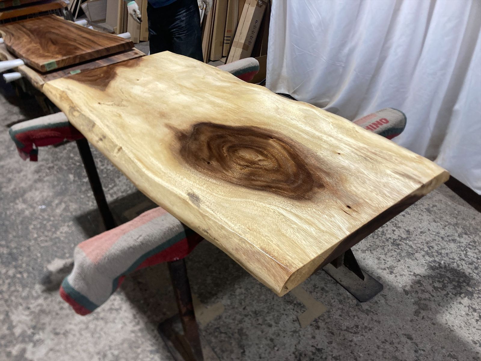 モンキーポッド9241 一枚板無垢 乾燥材 1530x610-730-670x47mm