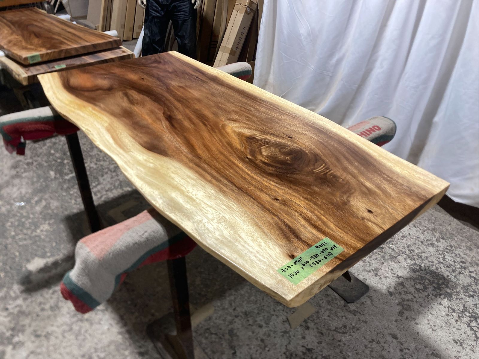 モンキーポッド9241 一枚板無垢 乾燥材 1530x610-730-670x47mm