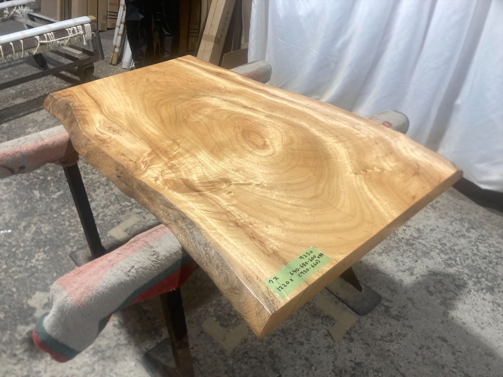 クス9250 楠 一枚板無垢材 1220 x 640-680-600 44 mm ダイニングテーブル ローテーブル センターテーブル 天板 樟 くすのき